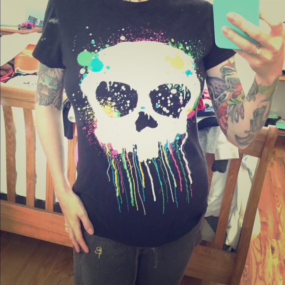 Black paint splatter skull top