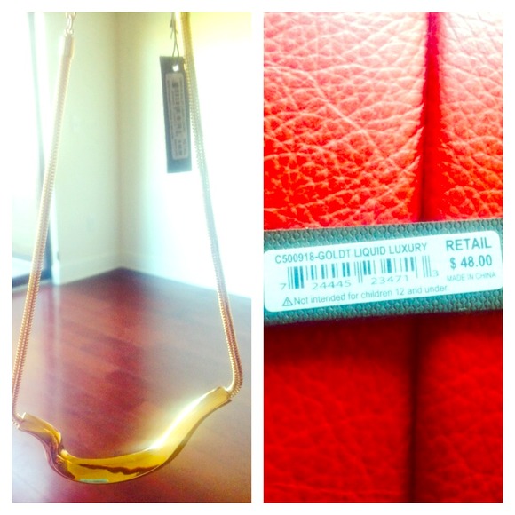 ❌SOLD LOCALLY❌🆕VINCE CAMUTO GOLD NECKLACE