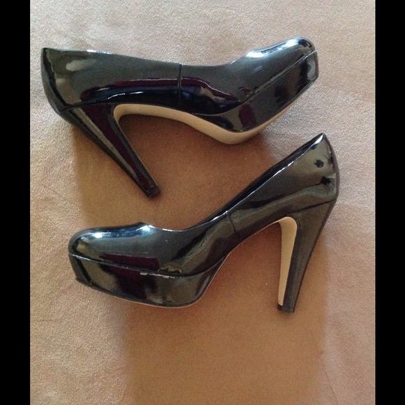 Black patent leather shoes, good condition