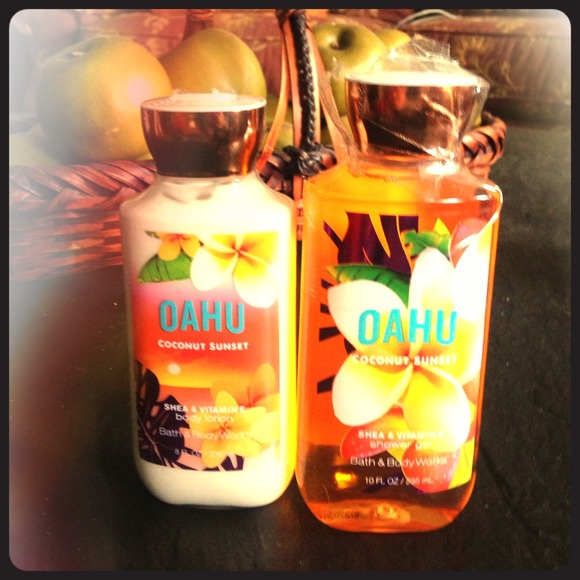 OAHU shower gel & body lotion