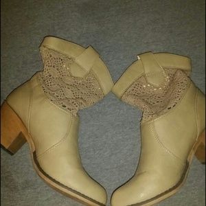 Cute crotchet boots