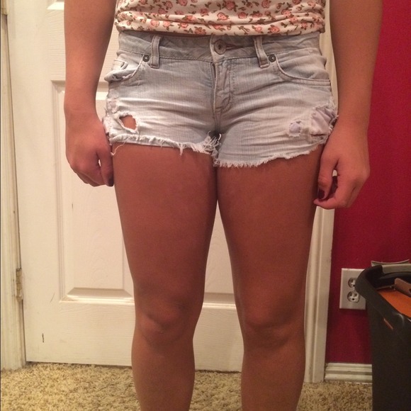 🚫SOLD🚫 Distressed denim shorts