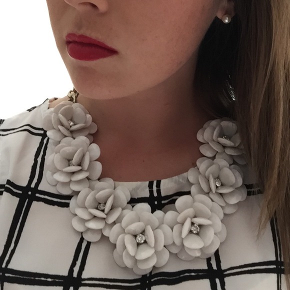 J Crew Inspired 7 Flower White Necklace