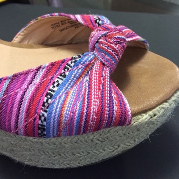 Adorable Wedges! - Picture 3 of 3