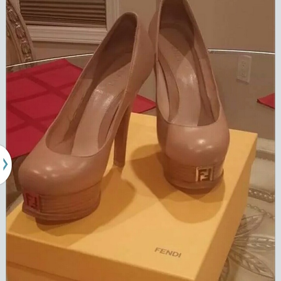 Fendi Nude platform heels - Picture 2 of 3