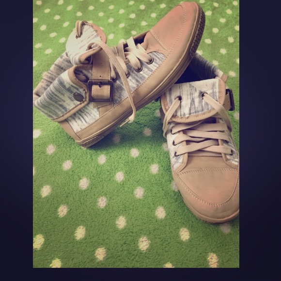 Fold Top Tan Buckle Sneakers