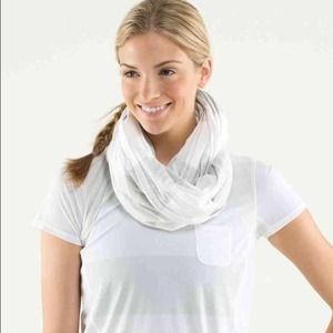 Bundled Lululemon white/gray striped clarity scarf