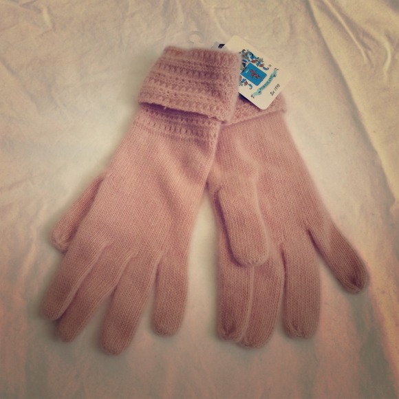 100% cashmere light pink gloves