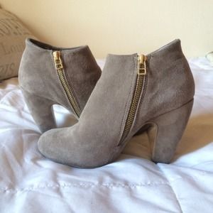 Steve Madden taupe suede booties