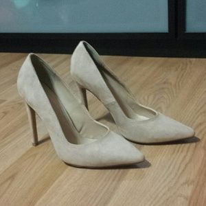 Nude pointy heels