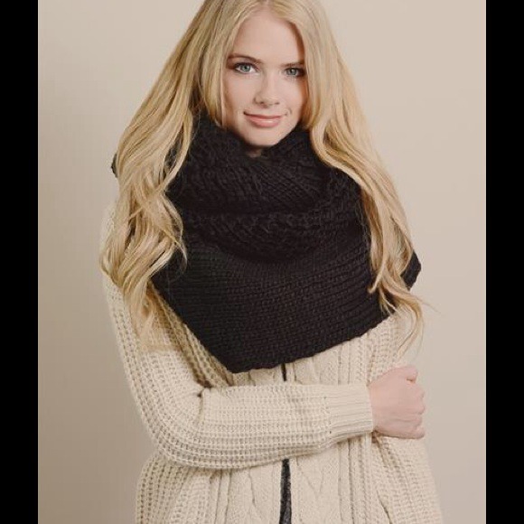 SOLD OUT!!! Chunky oversized Infinity Scarf - Picture 2 of 3