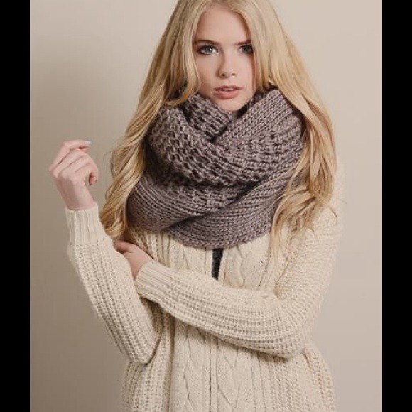 SOLD OUT!!! Chunky oversized Infinity Scarf - Picture 3 of 3