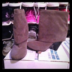 👢👢Grey suede like booties