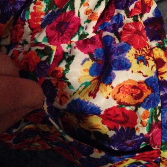 floral romper 🌸🌺 - Picture 3 of 4