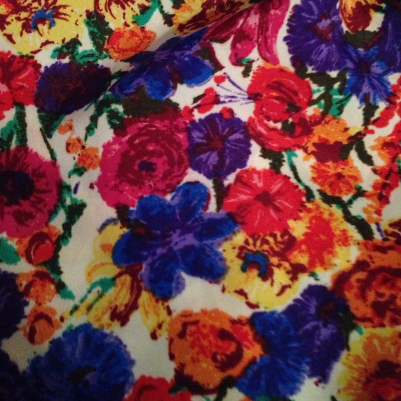 floral romper 🌸🌺 - Picture 4 of 4