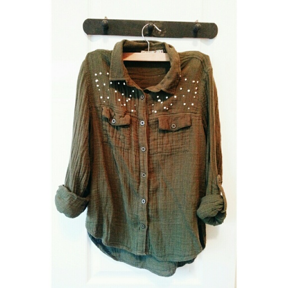 Studded Olive Casual Button Down w/roll-up sleeves