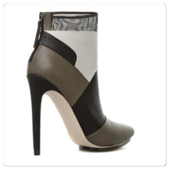 🎉🎉HP🎉🎉Beautiful designer booties - Picture 2 of 2