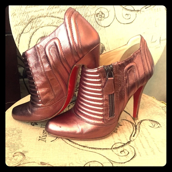🚫SOLD🚫 Christian Louboutin Sigorney Booties