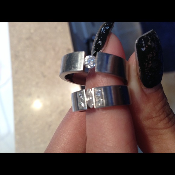 His and her wedding band set