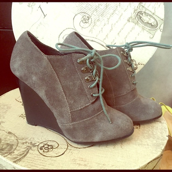 Laced up Booties in grey 36
