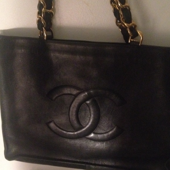 CHANEL Handbags - 💢️Host Pick💢Black authentic chanel handbag