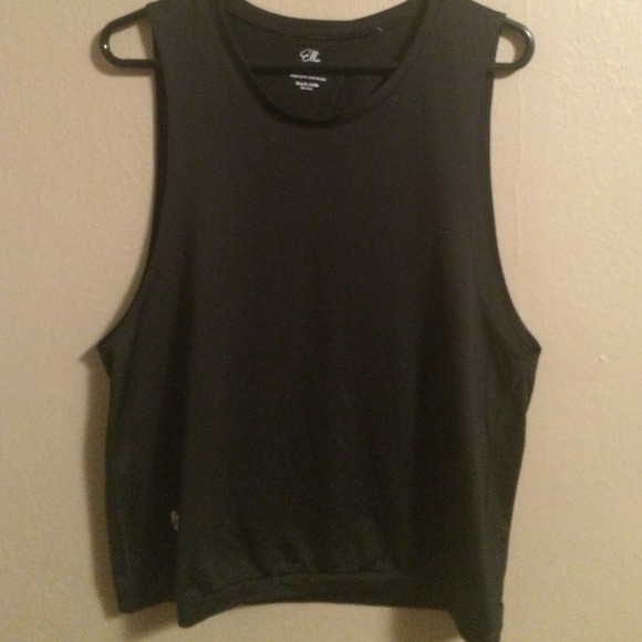 Black work out top. - Picture 1 of 4