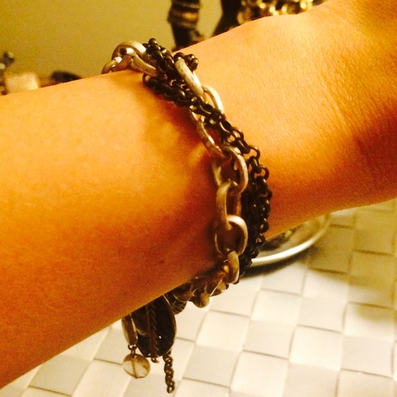 💙⭐️SOLD⭐️💙 Silver & gold chained bracelet - Picture 2 of 3