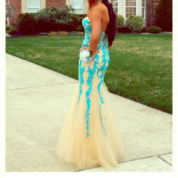 Dresses & Skirts - ❤️Beautiful Prom Dress❤️Size2