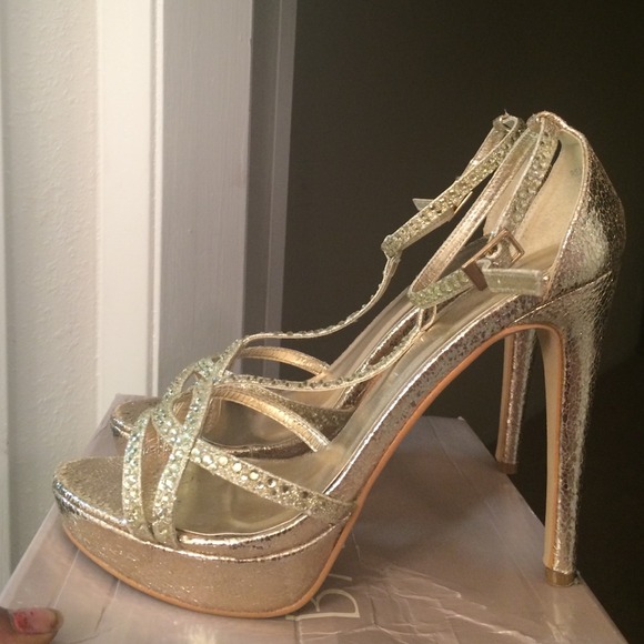 Gold heels - Picture 2 of 4