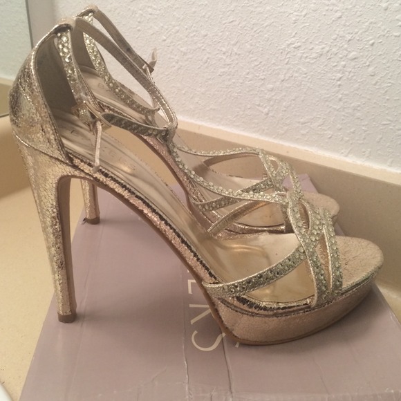 Gold heels - Picture 4 of 4