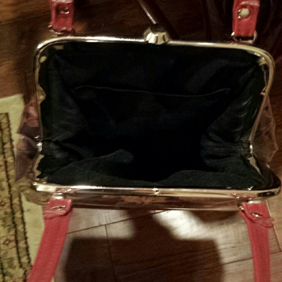 ***SOLD*** Adorable Red Hibiscus Flowered Purse - Picture 3 of 4