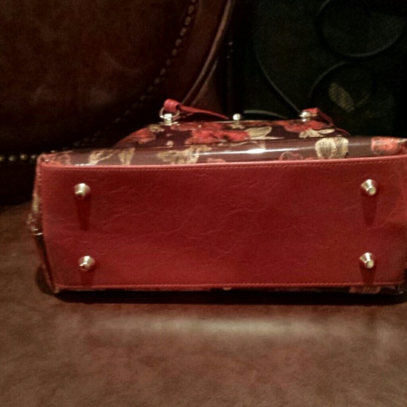 ***SOLD*** Adorable Red Hibiscus Flowered Purse - Picture 4 of 4