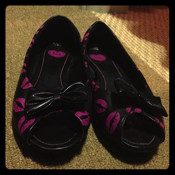 Rockabilly peep toe kisses flats💋