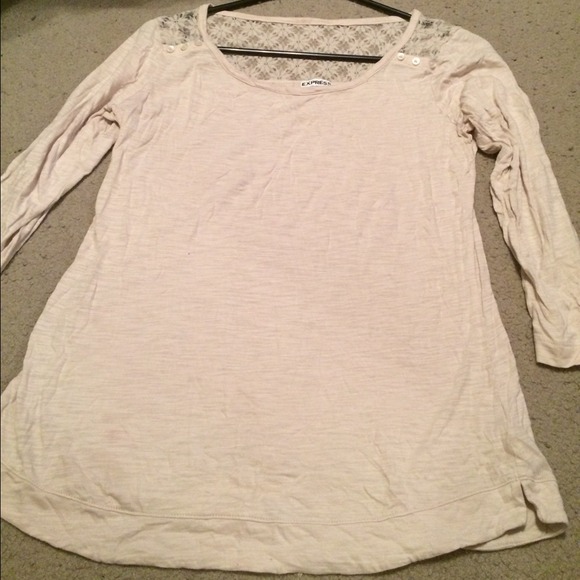 EXPRESS 3/4 sleeve top with lace accent 🌸
