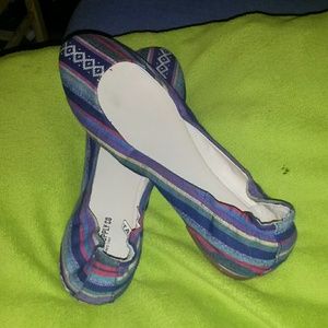 Cute Aztec print flats