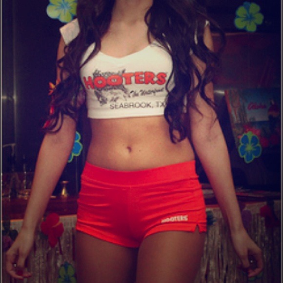 Hooters costumes includes hooters pouch