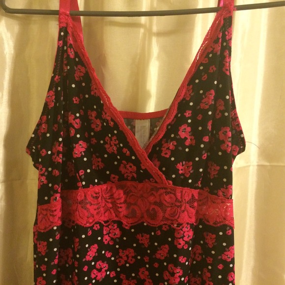 Black and pink nightie with lace