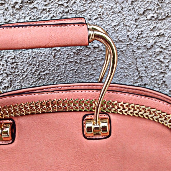 ❗️🚫SOLD IN BUNDLE❗️Chic Goddess Enchants Handbag - Picture 2 of 4