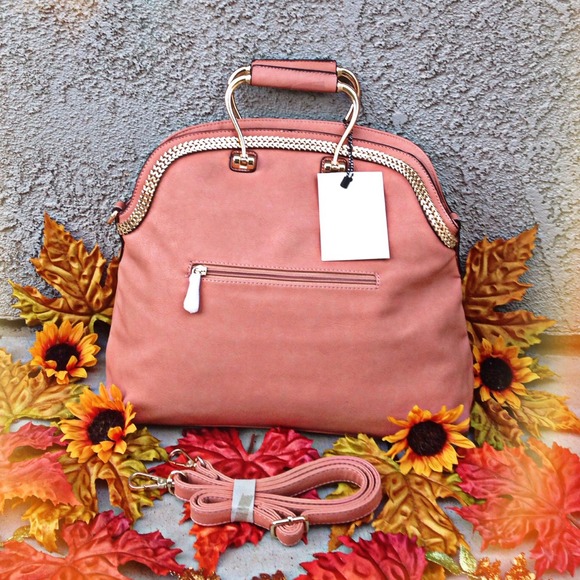 ❗️🚫SOLD IN BUNDLE❗️Chic Goddess Enchants Handbag - Picture 3 of 4