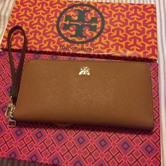 Sold locally-Reduced100%brand new Tory wallet