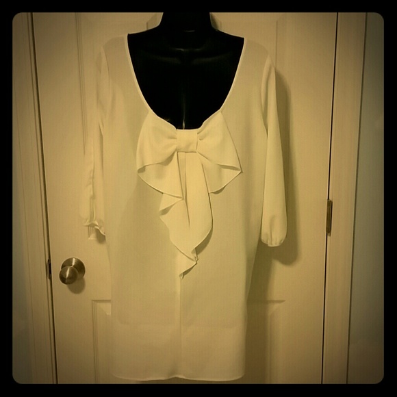 Low cut back with bow dress - Picture 1 of 4