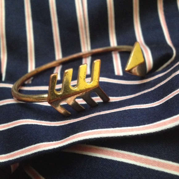 *PRICE REDUCED* Gold arrow bracelet