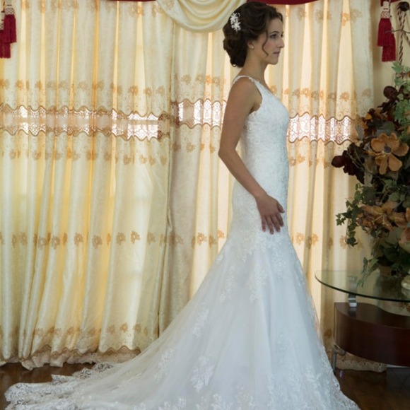 Elegant Mermaid V Neck White Lace Wedding dress - Picture 2 of 4