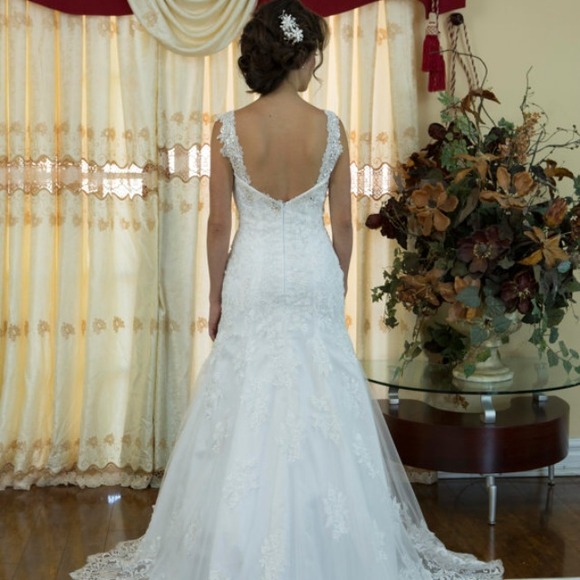 Elegant Mermaid V Neck White Lace Wedding dress - Picture 3 of 4