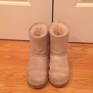 Kids uggs gold glitter size 4!!