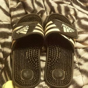 Adidas slip on
