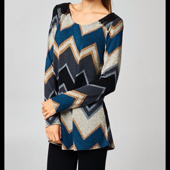 Tops - ‼️1 DAY SALE‼️Chevron  Print long Sleeve Top