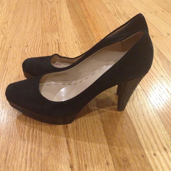 Black Tahari Platform Pumps - Picture 2 of 4