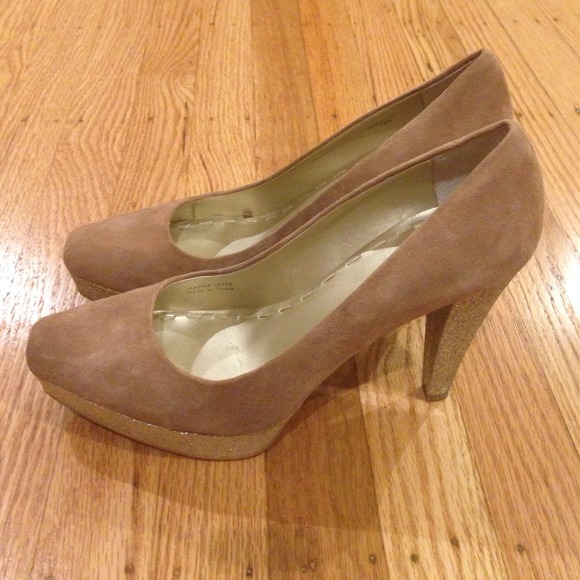 Tan Tahari Platform Pumps - Picture 2 of 4