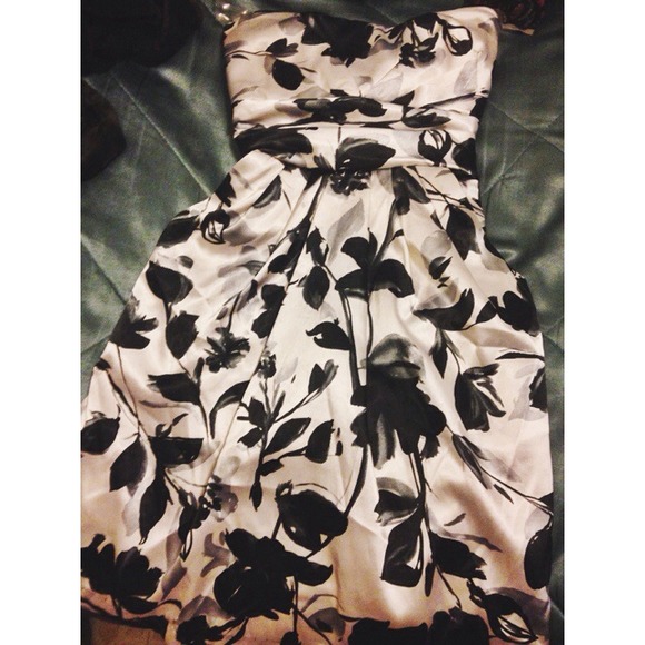 Beautiful floral dress!